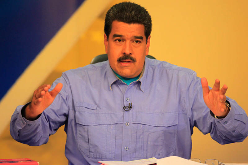 Nicolas-Maduro-firma-obama-decreto--2