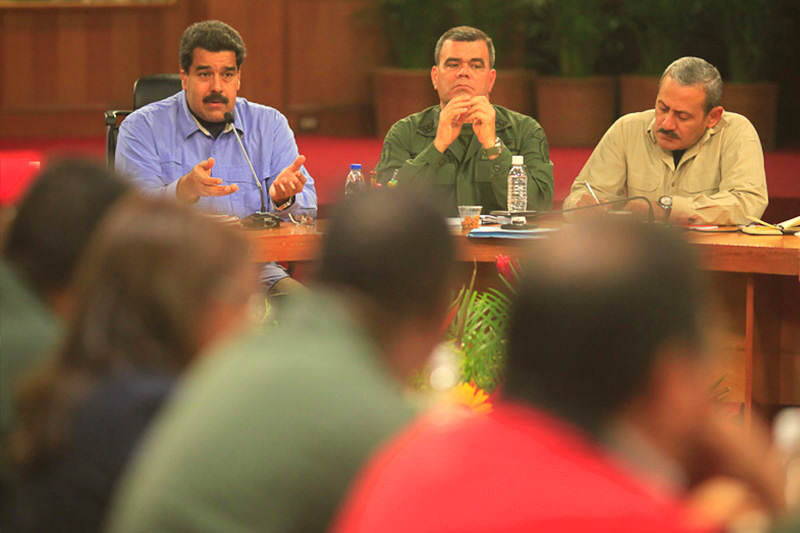 Nicolas-Maduro-ministros-anuncio-reunion-gobierno-16m-3