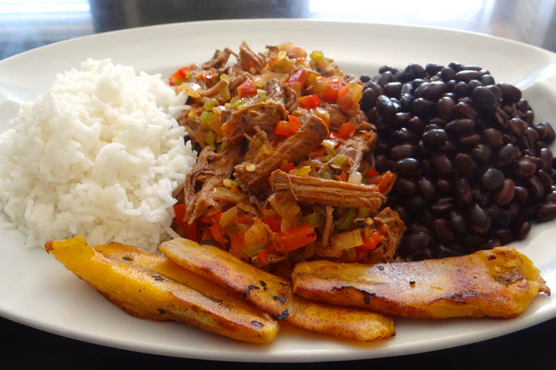 Pabellon-Criollo-Comida-Venezolana-800x533