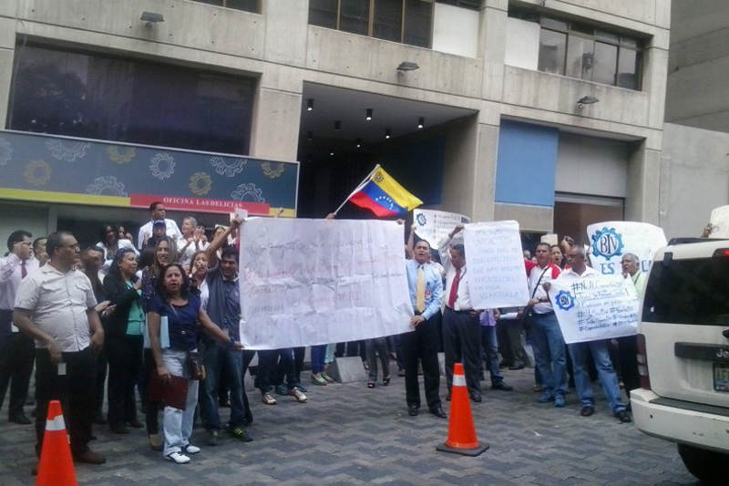 Trabajadores-del-Banco-Industrial-de-Venezuela-800x533