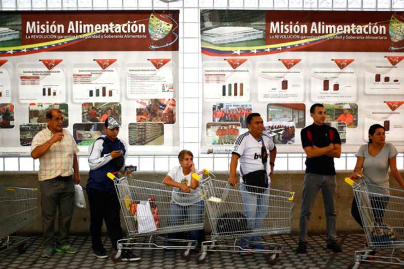 colas-para-comprar-escasez-supermercados-mision-alimentacion