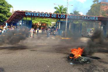 ¡REPRESIÓN ROJITA! ULA Táchira sigue asediada por esbirros del régimen y colectivos armados