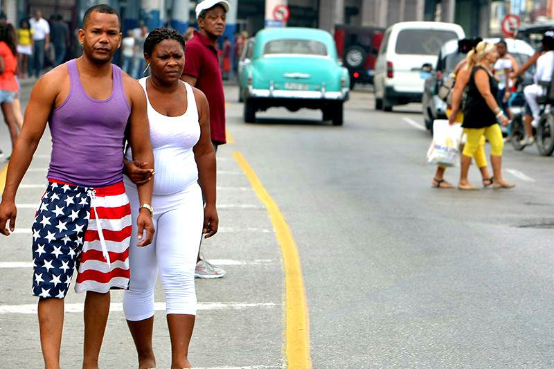 Bandera-EEUU-USA-en-Cuba-cubanos-3