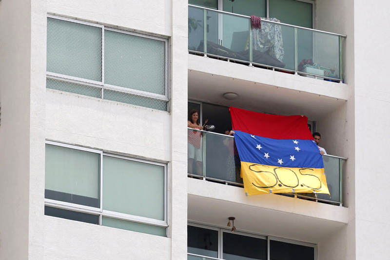 Cacerolazo-a-Nicolas-Maduro-durante-Cumbre-de-las-Americas-Panama-2015-3-800x533