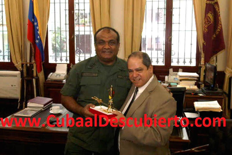 Coronel-Alexis-Frutos-con-Mayor-General-Juan-Francisco-Romero-Figueroa-800x533