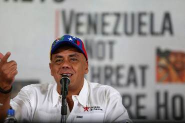 ¡PELÓN EN EL LIBRETO! Maduro dice que llegaron a 11 millones de firmas, pero Jorge dice 13