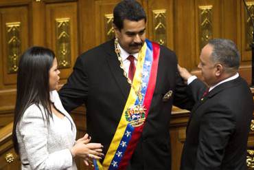 ¡LADRONES DE CUELLO ROJO! Maduro, Chávez y Cabello: El monopolio del poder en Venezuela