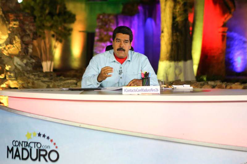 Nicolas-Maduro-en-su-programa-de-television-En-Contacto-con-Maduro-800x533