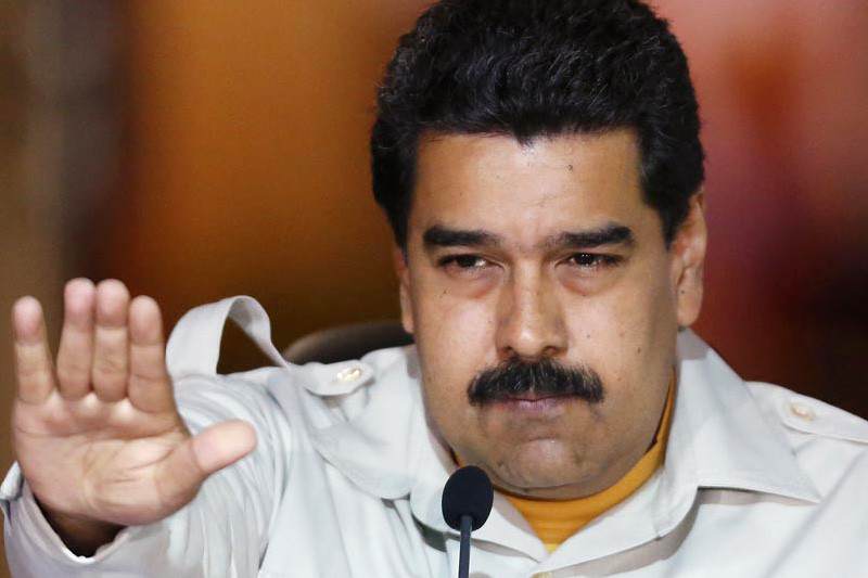 Nicolas-Maduro-señala-04-05-2015-800x533