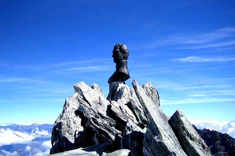 ¡LIBERTADOR EN RESISTENCIA! Así amaneció el monumento de Simón Bolívar en el Pico Bolívar (+Imagen)