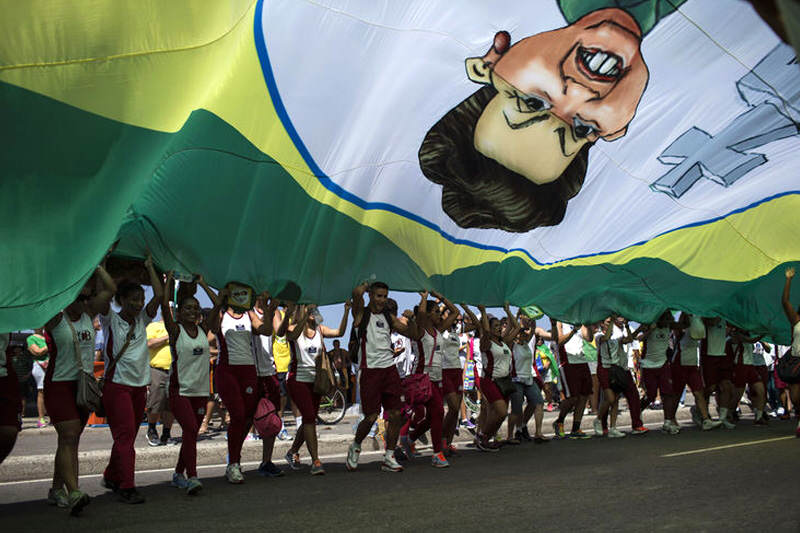 Protestas-en-Brasil-en-contra-de-Dilma-Rousseff-800x533