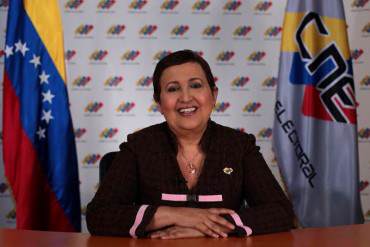 ¡SE BURLA LA DESCARADA! Tibisay Lucena: Dicen que hay fraude pero participan en elecciones