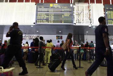 ¡ENTÉRATE! Detienen en Aeropuerto de Maiquetía a jóvenes que asaltaban a personas al llegar de viaje