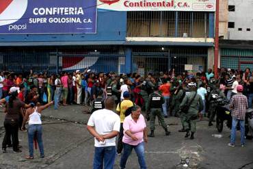 ¡ASÍ DE INSÓLITO! Con tiros y golpes GNB arremetió contra compradores alterados en San Félix