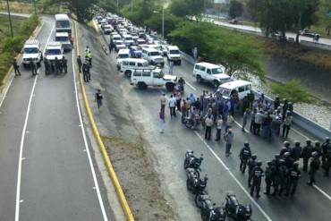 ¡NO SE LA CALAN MÁS! Transportistas protestan en Antímano tras asesinato de compañero