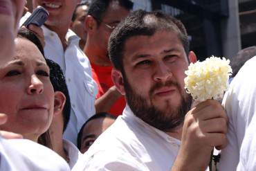 ¡UN GRAN EJEMPLO! Esto es lo que hace David Smolansky mientras el Sebin lo persigue (+Foto)