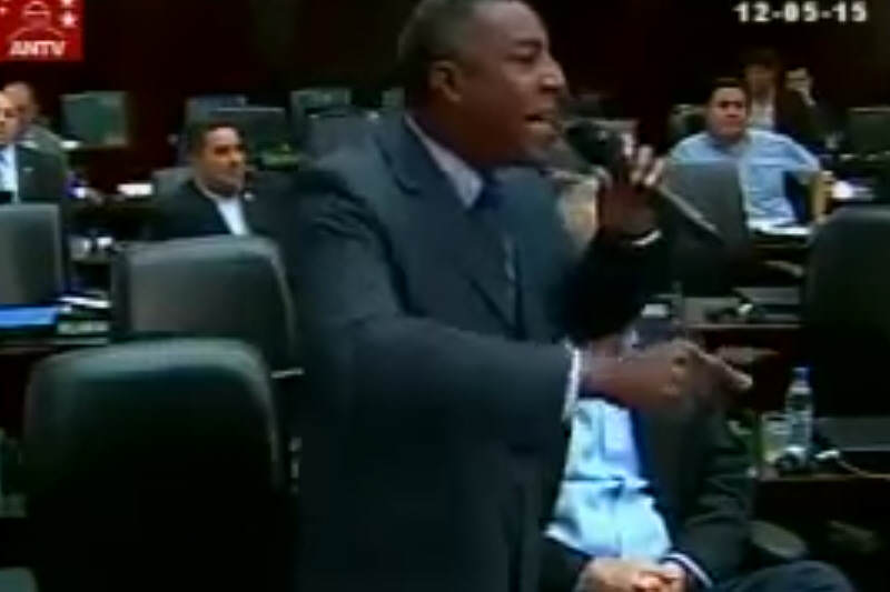 Diputado-Hermes-Garcia-en-Asamblea-Nacional-800x533