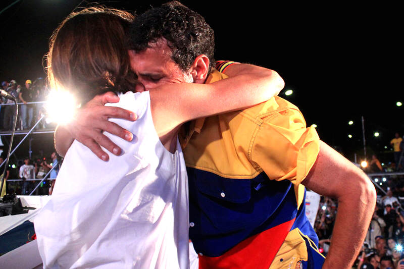 ¡UN ALIVIO! Este país le concede nacionalidad a los padres de Henrique Capriles