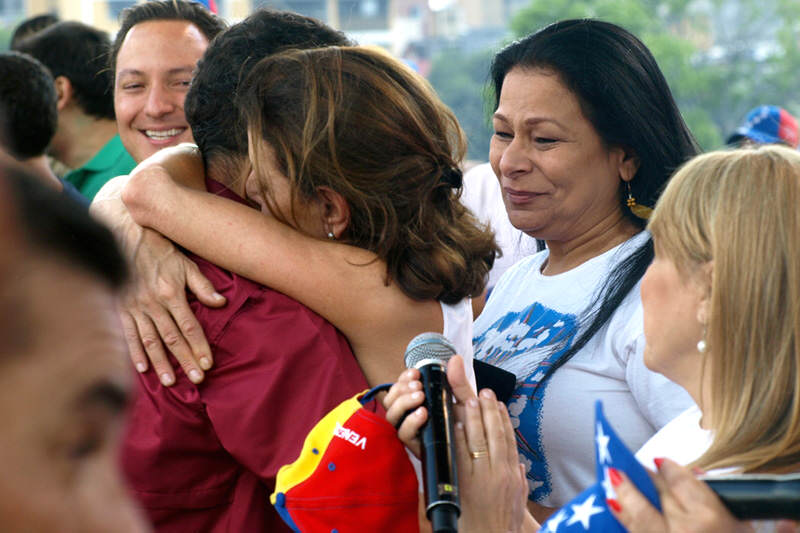 ¡AQUÍ ESTÁ! El conmovedor mensaje de Capriles para las madres venezolanas (¡y para su mamá!)