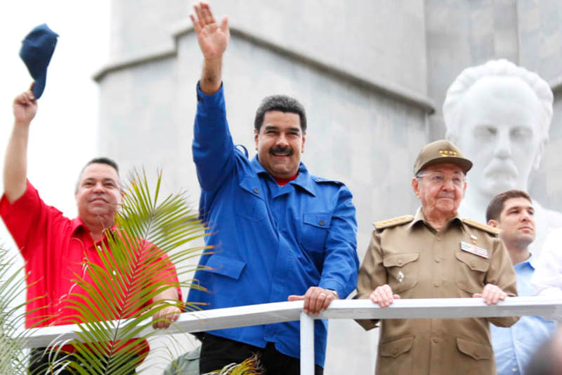 Maduro-y-Castro-cubanos