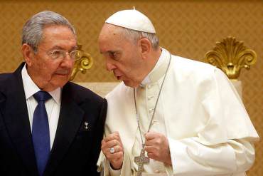 ¡INCREÍBLE! Raúl Castro ante el Papa: Volveré a rezar y regresaré a la Iglesia, no lo digo en broma