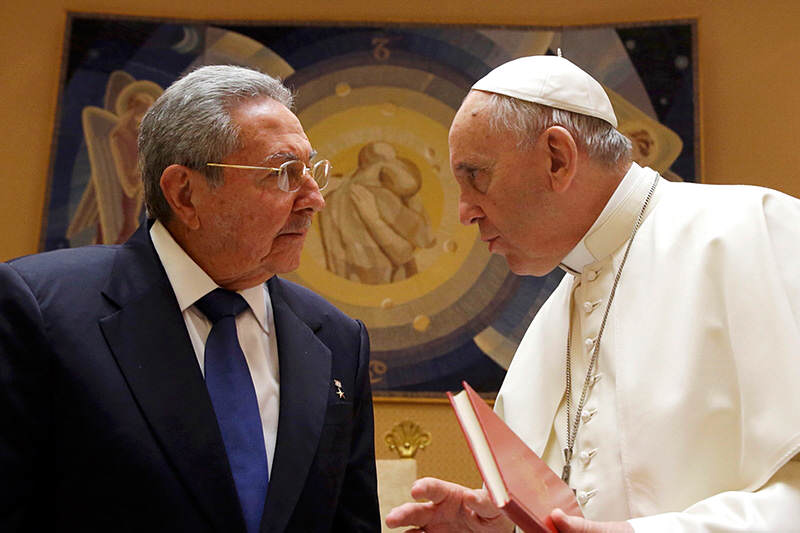 Raul-Castro-PAPA-francisco-3