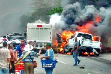 ¡FATAL ACCIDENTE! 2 personas calcinadas y 7 lesionados en la Autopista Puerto Cabello-Valencia