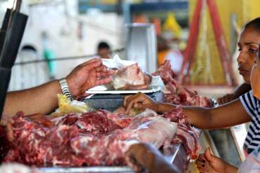 ¡REVOLUCIÓN DE HAMBRE! Venta de carne de res bajó 81%: Ahora se compra vísceras y tripas