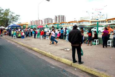 ¡HAMPA DESATADA! Roban en colas para comprar comida en Bicentenario de Puerto Ordaz