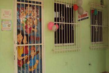 ¡ATROZ! Investigan a docentes por maltrato infantil: Obligaban a niños a tragar su propio vómito