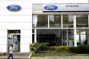 ¡A PUNTO DE QUIEBRE! Ford cerraría sus puertas si no se le permitiera comercializar en dólares