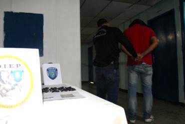 ¡UNA JOYITA! Capturan a funcionario del Min-Deportes con cocaína en estadio de Pueblo Nuevo