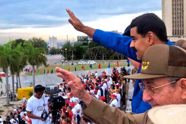 ¡VERDADERO APÁTRIDA! Nicolás Maduro celebra en Cuba el Día del Trabajador junto a Castro