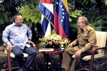 ¿Y ESTE QUÉ SE TRAE? Cabello visita a Raúl Castro y «agradece su apoyo» en visita no anunciada