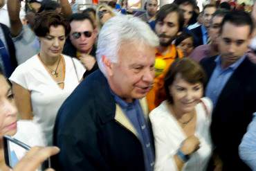 ¡VIENE CON TODO! Felipe González ya se encuentra en el país y espera visitar a presos políticos