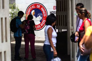 ¡CRISIS HUMANITARIA! Por falta de camas cinco niños fueron hospitalizados en sillas en el J.M de los Ríos