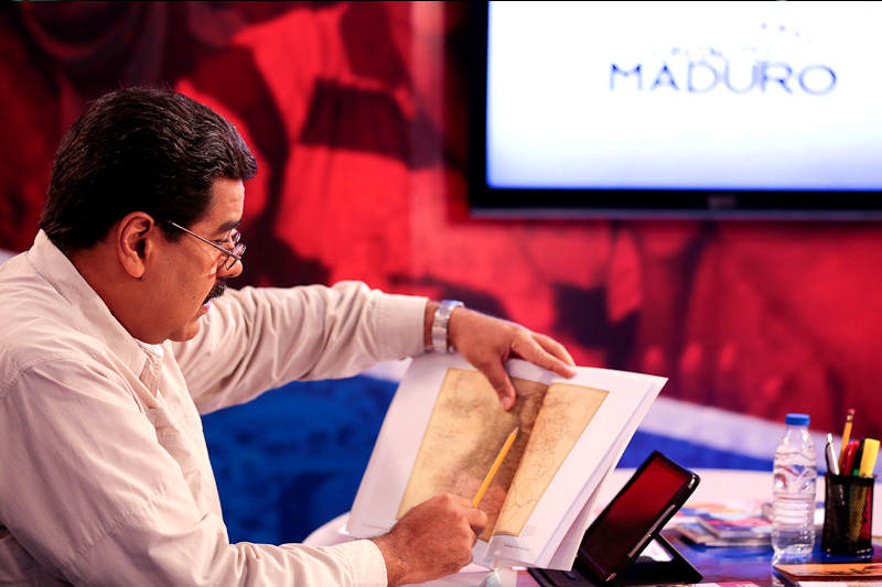 Maduro-Papa-Francisco-en-contacto-23j