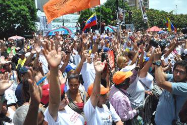 ¡PIDEN LIBERTAD Y FECHA DE ELECCIONES! Así transcurrió la marcha en apoyo a los huelguistas