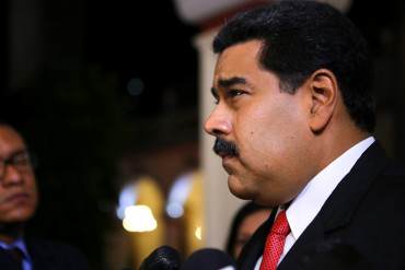 ¡SHOW EVIDENTE! Exasesor de Chávez calificó como «cortina de humo» el decreto de Maduro