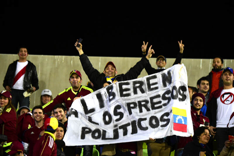 pancarta-en-juego-vinotinto-maduro-3