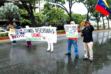 ¡SE ALZÓ EL PUEBLO! Protestan frente al Bicentenario cansados de la humillación y la escasez