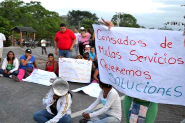 ¡NO SE LA CALAN MÁS! En protesta amaneció carretera nacional Charallave-Ocumare del Tuy