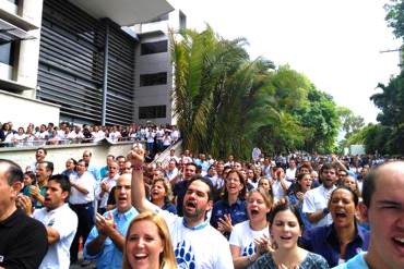 ¡VENEZUELA CON ELLOS! Trabajadores de Polar toman la calle para defender a su empresa