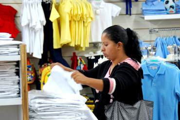 ¡CARITO VALE! Casi un millón de bolívares cuesta comprar uniforme escolar e implementos para estudiar a cada niño