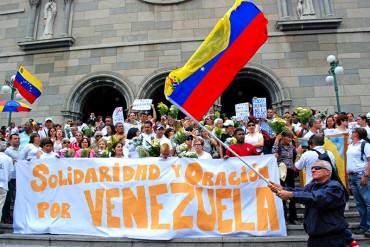 ¡FUERZA Y FE! Vestidos de blanco y con flores, venezolanos se unieron para pedir paz y libertad