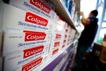 ¡SOBREVIVE EN SOCIALISMO! Ganancias de Colgate-Palmolive afectadas por control de cambio