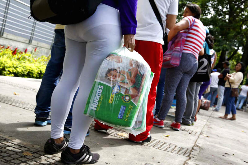 Colas-para-comprar-Venezuela-Escasez-Pañales-Bebes