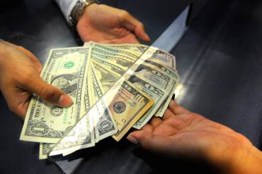 ¡GRAN FARSA! Dólar preferencial se mantendrá en 6,30 bolívares según el presupuesto nacional