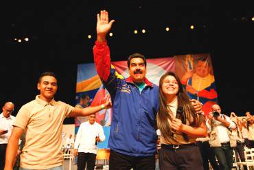 ¡INCREÍBLE! El requisito que le exigió Maduro a los estudiantes para que puedan recibir becas estudiantiles