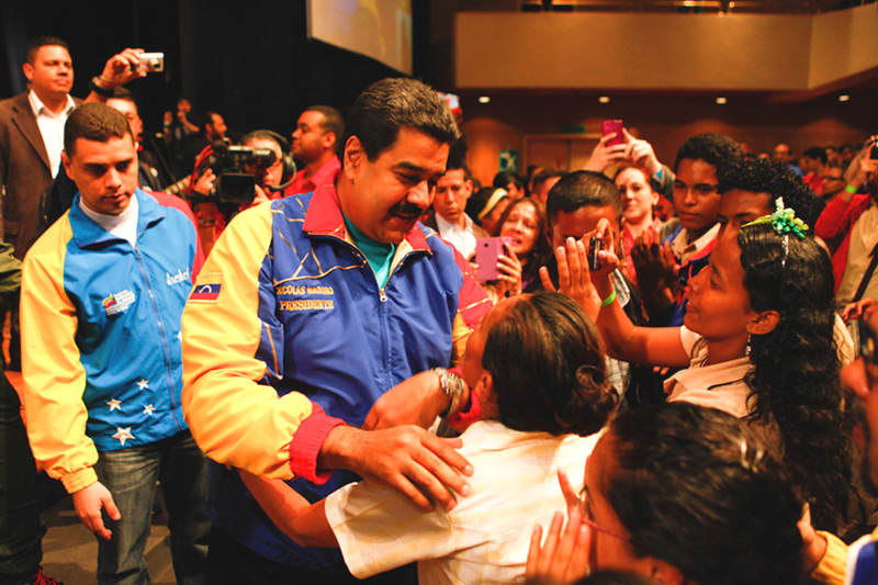 Maduro-estudiantes-bachilleres-jovenes-10j-20